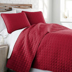 Southshore Fine Living, Inc. Lightweight Quilt, Oversized Quilts for King Bed, Soft Coverlet, 3-Piece Bedspread Set with Two Matching Quilted Pillow Shams, California/King Quilt Sets, Chili Pepper
