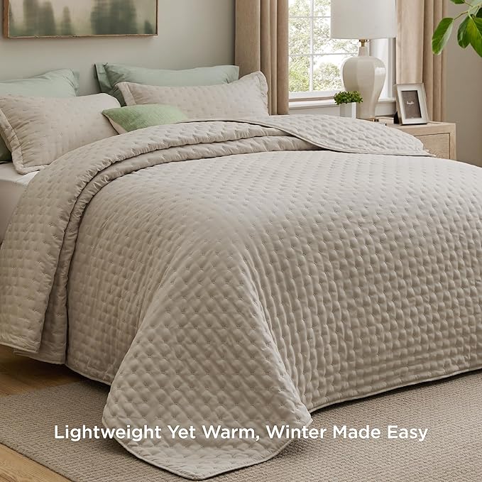 Bedsure California King Quilt - Linen Bedspread California King Size & Lightweight Comforter, Modern Farmhouse Coverlet with Clover Pattern, Ultra Soft All-Season Bedding, 111x106 Inches | Stitch-Free Quilting, Ultra Soft, Lightweight, Machine Washable...