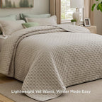 Bedsure Twin Quilt - Ultra Soft Twin XL Quilt Bedding for Dorm Decor, Lightweight All-Season Comforter, Linen Bedspread Coverlet with Clover Pattern, 68 x 86 Inches | Stitch-Free Quilting, Ultra Soft, Lightweight, Machine Washable, Pet-Friendly