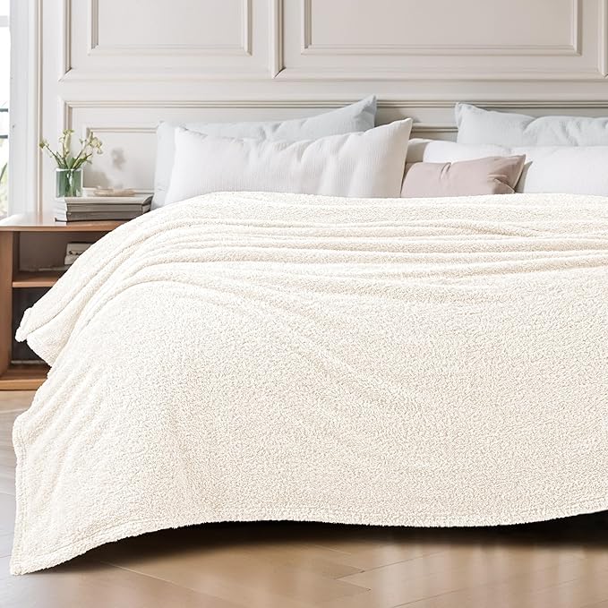 Exclusivo Mezcla Fleece Twin Size Bed Blanket, Ultra Soft, Lightweight and Fuzzy White Blanket for Women, Home Decor, 60x80 Inches