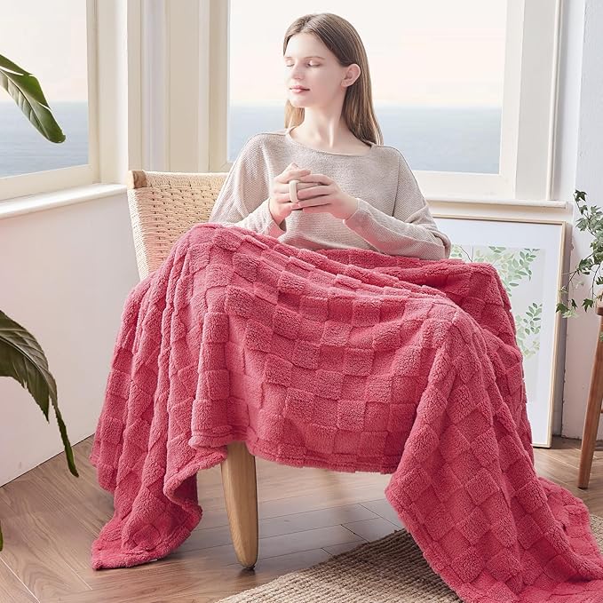 NEWCOSPLAY Super Soft King Blanket Coral Pink Premium Silky Flannel Fleece 3D Checkered Lightweight Bed Blanket All Season Use (Coral Pink Checkered, King(90"x110"))