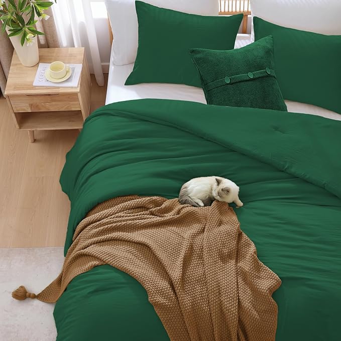 WRENSONGE Queen Comforter Set - 3 Pieces Prewashed Emerald Green Comforter Soft Lightweight for All Seasons,Down Alternative Comforters Queen Size with 2 Pillow Shams