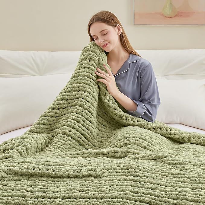 Negwoo Chunky Knit Throw Blanket, 50''*60'' Knitted Throw Chenille Yarn for Bed Couch, Handmade Light Green Crochet Big Thick Blanket, Machine Washable Cute Comfy Blanket for Home Decor