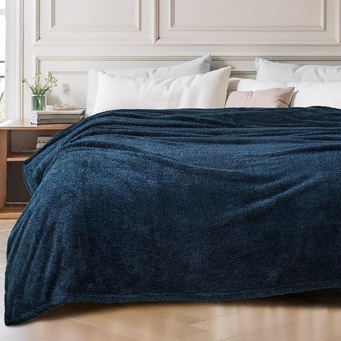 Exclusivo Mezcla Fleece King Size Bed Blanket, Ultra Soft, Lightweight and Fuzzy Navy Blue Blanket for Women, Home Decor, 90x104 Inches