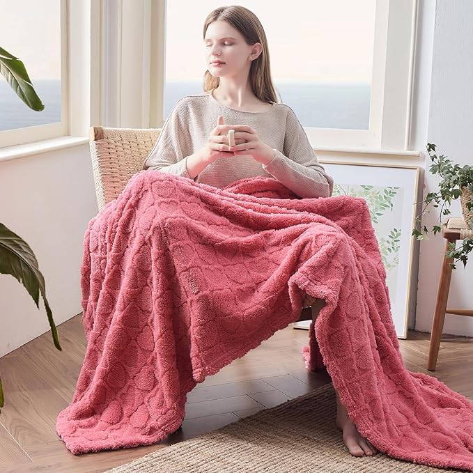 NEWCOSPLAY Super Soft Throw Blanket Coral Pink Love Premium Silky Flannel Fleece 3D Heart Checkered Lightweight Bed Blanket All Season Use (Coral Pink Love, Throw(50"x70"))