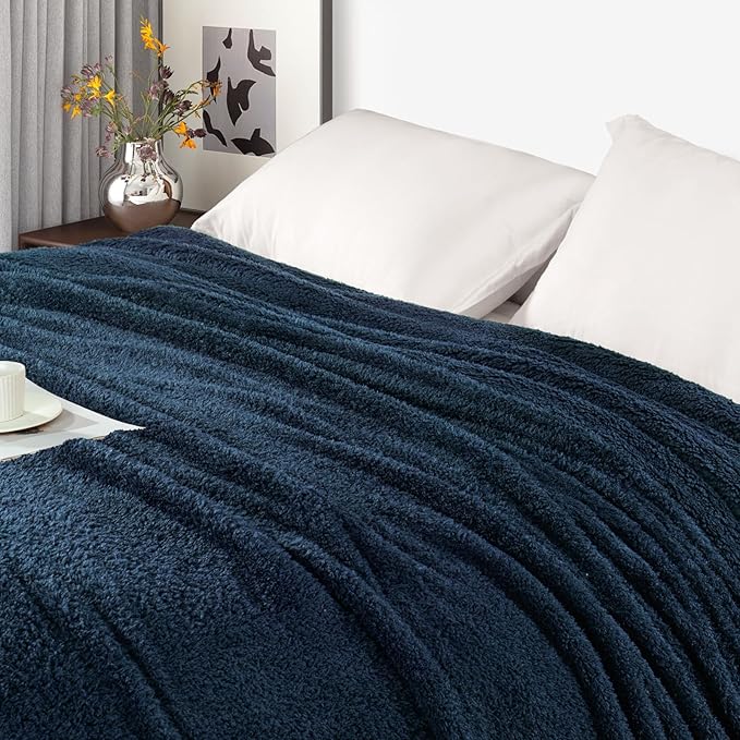 Exclusivo Mezcla Fleece King Size Bed Blanket, Ultra Soft, Lightweight and Fuzzy Navy Blue Blanket for Women, Home Decor, 90x104 Inches