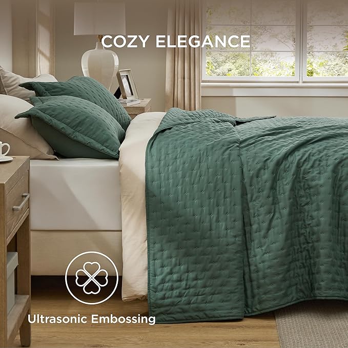 Bedsure King Quilt - Dark Green Bedspread King Size & Lightweight Comforter, Modern Coverlet with Clover Pattern, Ultra Soft All-Season Bedding, 106 x 96 Inches | Stitch-Free Quilting, Ultra Soft, Lightweight, Machine Washable, Pet-Friendly