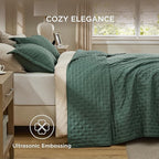 Bedsure King Quilt - Dark Green Bedspread King Size & Lightweight Comforter, Modern Coverlet with Clover Pattern, Ultra Soft All-Season Bedding, 106 x 96 Inches | Stitch-Free Quilting, Ultra Soft, Lightweight, Machine Washable, Pet-Friendly
