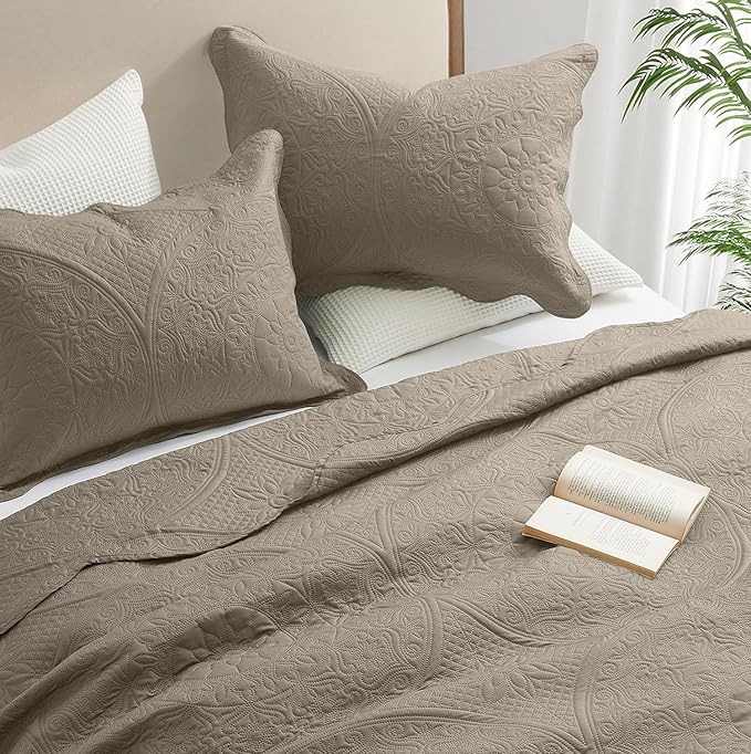 IR Imperial Rooms Queen Quilt Bedding Set Size (90" x 96") + 2 Pillow Shams (20" x 26"+ 2") - 3 Pcs All Season Lightweight Reversible Microfiber Coverlet Floral Embossed Quilt Bedspread (Beige)