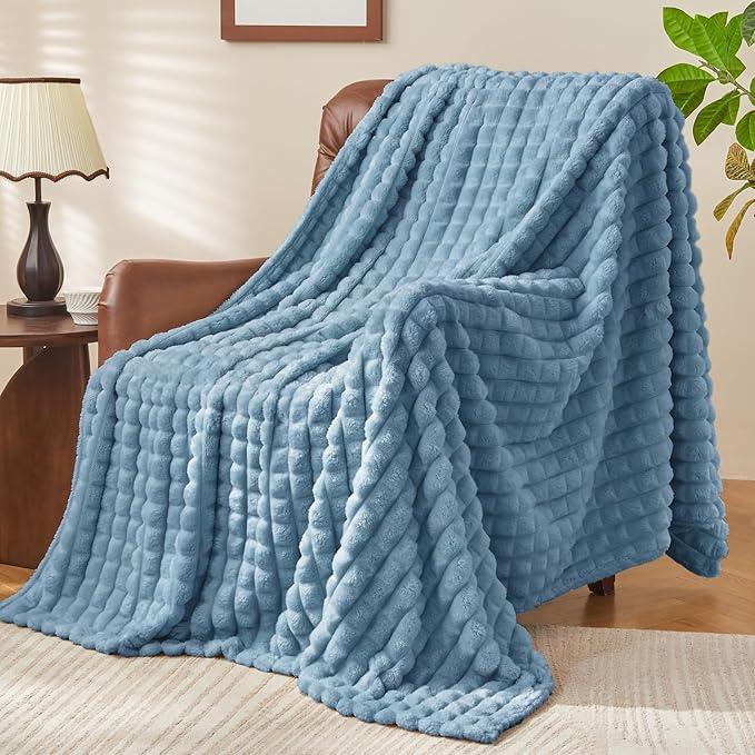 BEDELITE Blue Throw Blanket Twin Size for Bed- Super Soft and Warm 3D Checkered Fluffy Fuzzy Fleece Blanket, Luxurious Plush Cozy Blanket for Room Decor Fall and Winter, 60x80 inches