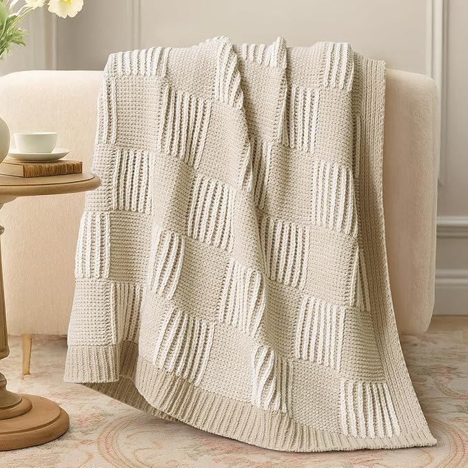 Amélie Home Knit Throw Blanket, Soft Chenille Cozy Breathable Pineapple Chunky Decorative Blanket for Couch, Bed & Sofa, French-Inspired Lightweight Warm Gift for Women, Beige, 60"x80"