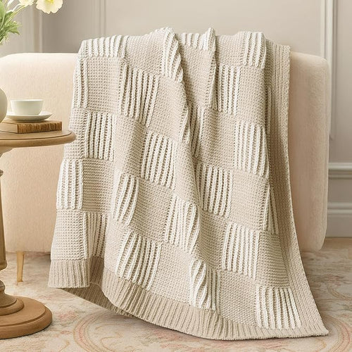 Amélie Home Knit Throw Blanket, Soft Chenille Cozy Breathable Pineapple Chunky Decorative Blanket for Couch, Bed & Sofa, French-Inspired Lightweight Warm Gift for Women, Beige, 50"x60"