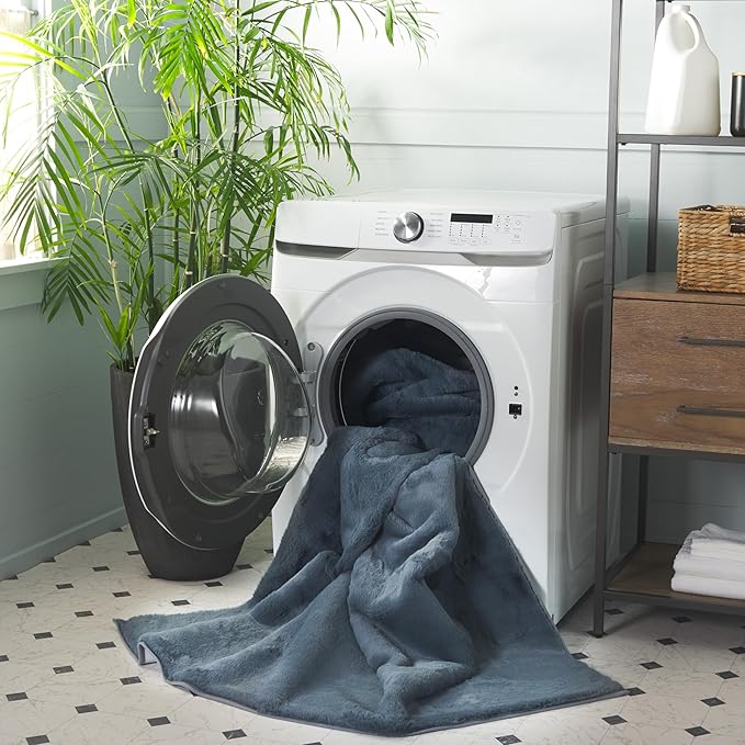 SAFAVIEH Washable Rug Faux Rabbit Fur Shag Collection - 8' x 10', Dark Grey, Slip Resistant & Easy Cleaning, Ideal for Living Room, Bedroom, Dining Space (FRF976H)