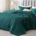BEDELITE Velvet Quilt Set King Size - Luxury Velvet Comforter Bedding Set 3 Pieces, Lightweight Soft Cozy Shiny Emerald Green Oversized Bedspread Coverlet for All Seasons with 2 Pillow Shams