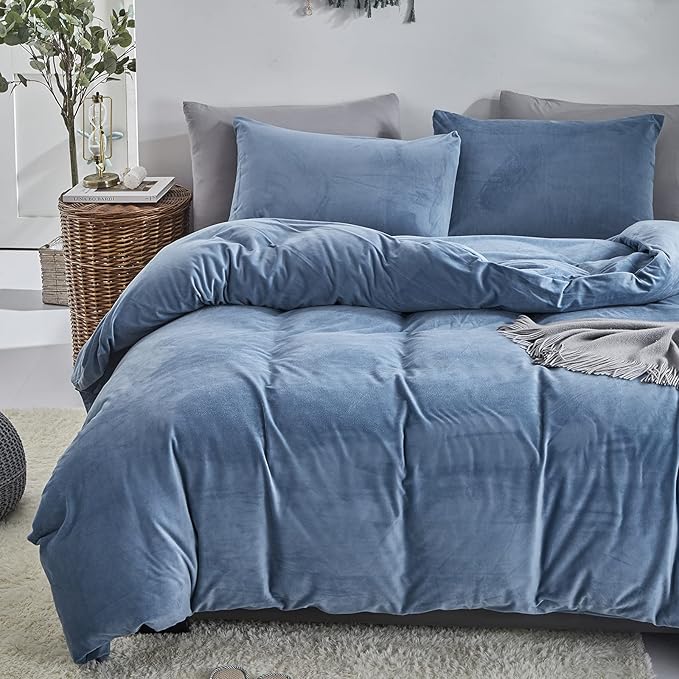 CLOTHKNOW Lake Blue Full Size Comforter Set Velvet Bedding Comforter Sets Soft Blue Comforter with 2 x Pillow Cases