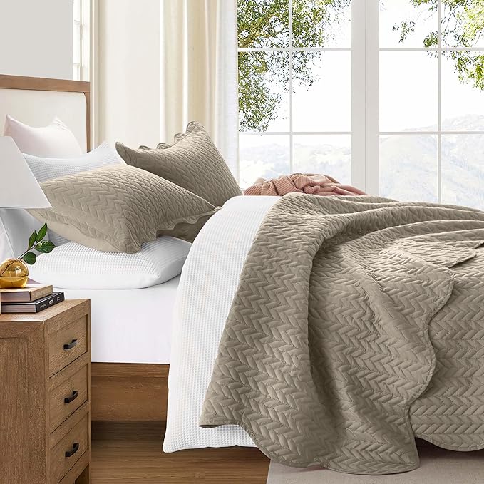 IR Imperial Rooms Twin Quilt Bedding Set (68” x 86”) - Bulk Pack of 10 Wholesale for Hotels, Guest Bedroom & Airbnbs - Lightweight Microfiber Reversible Embossed Quilts Bedspreads (Beige)