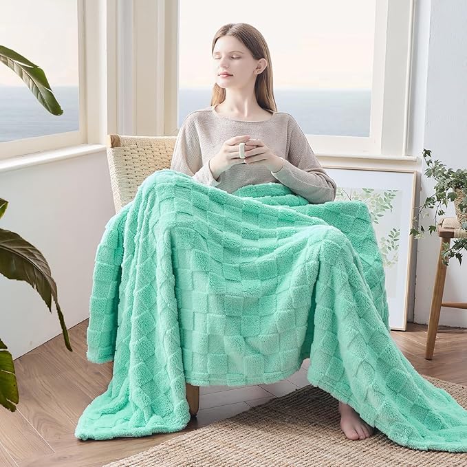 NEWCOSPLAY Super Soft Queen Blanket Aqua Premium Silky Flannel Fleece 3D Checkered Lightweight Bed Blanket All Season Use (Aqua Checkered, Queen(90"x90"))