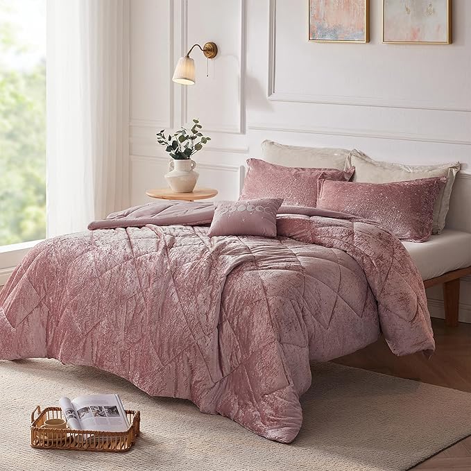 Intelligent Design Felicia Luxe Comforter Velvet Lush Double Sided Diamond Quilting, Modern All Season Bedding Set with Matching Sham, Decorative Pillow, Full/Queen(90"x90"), Blush 4 Piece