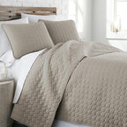 Southshore Fine Living, Inc. Oversized Full Size Quilt Bedding Set, Lightweight Bedspread, Soft Coverlet 3-Piece Set with Two Matching Quilted Pillow Shams, All Season Full/Queen Quilts, Sandy Taupe