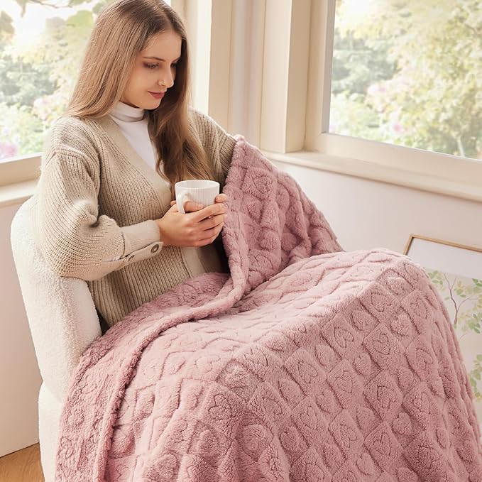 NEWCOSPLAY Super Soft Twin Blanket Pink Premium Silky Flannel Fleece 3D Heart Checkered Lightweight Bed Blanket All Season Use (Pink Heart, Twin(60"x80"))