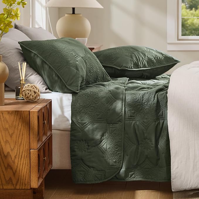 Bedsure Quilts Queen Size - Olive Green Bedspread Queen Size & Lightweight Comforter, Modern Coverlet with Mandala Pattern, Ultra Soft All-Season Bedding, 90 x 96 Inches | Stitch-Free Quilting, Ultra Soft, Lightweight, Machine Washable, Pet-Friendly