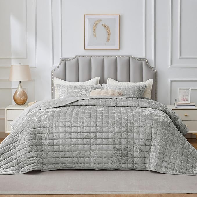 BEDELITE Velvet Quilt Set Queen Size - Luxury Velvet Comforter Bedding Set 3 Pieces, Lightweight Soft Cozy Shiny Light Grey Oversized Bedspread Coverlet for All Seasons with 2 Pillow Shams