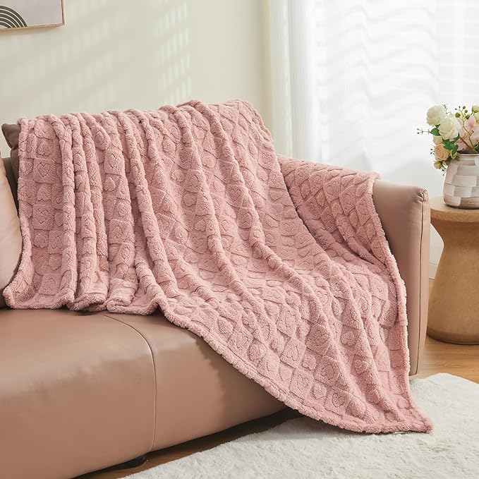 NEWCOSPLAY Super Soft King Blanket Pink Premium Silky Flannel Fleece 3D Heart Checkered Lightweight Bed Blanket All Season Use (Pink Heart, King(90"x110"))