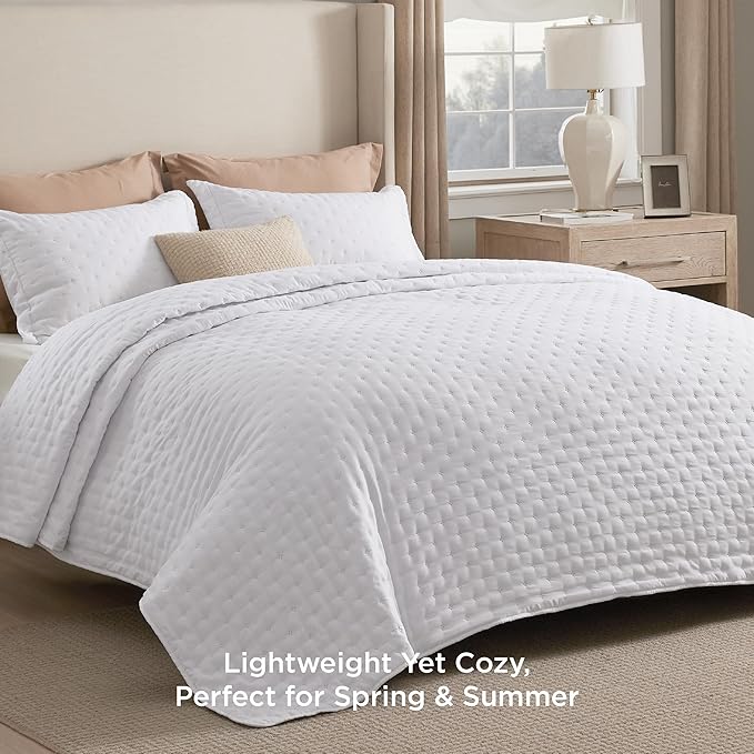 Bedsure King Quilt - Bright White Bedspread King Size & Lightweight Comforter, Modern Coverlet with Clover Pattern, Ultra Soft All-Season Bedding, 106 x 96 Inches | Stitch-Free Quilting, Ultra Soft, Lightweight, Machine Washable, Pet-Friendly