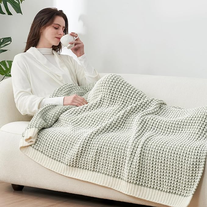 Amélie Home Knit Throw Blanket, Soft Chenille Cozy Breathable Pineapple Chunky Decorative Blanket for Couch, Bed & Sofa, French-Inspired Lightweight Warm Gift for Women, Sage Green, 60"x80"