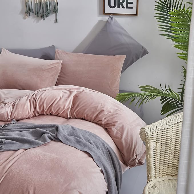 CLOTHKNOW Pink King Size Comforter Set Velvet Bedding Comforter Sets Soft Dusty Blush Comforter with 2 x Pillow Cases