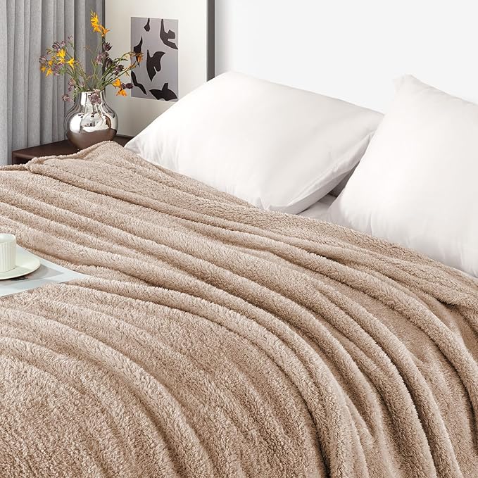 Exclusivo Mezcla Fleece Twin Size Bed Blanket, Ultra Soft, Lightweight and Fuzzy Camel Blanket for Women, Home Decor, 60x80 Inches