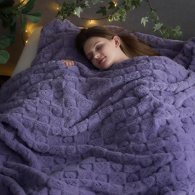 NEWCOSPLAY Super Soft Queen Blanket Lavender Premium Silky Flannel Fleece 3D Heart Checkered Lightweight Bed Blanket All Season Use (Lavender Heart, Queen(90"x90"))
