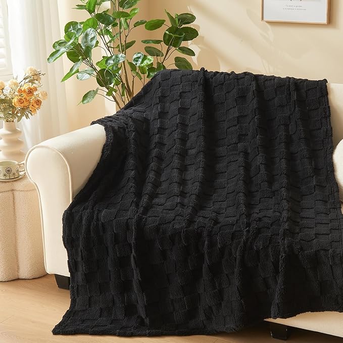 NEWCOSPLAY Super Soft Queen Blanket Black Premium Silky Flannel Fleece 3D Checkered Lightweight Bed Blanket All Season Use (Black Checkered, Queen(90"x90"))