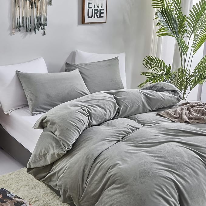 CLOTHKNOW Grey Velvet California King Comforter Set Gray Bedding Comforter Sets Soft Warm Gray Comforter Grey Comforter with 2 x Pillow Cases