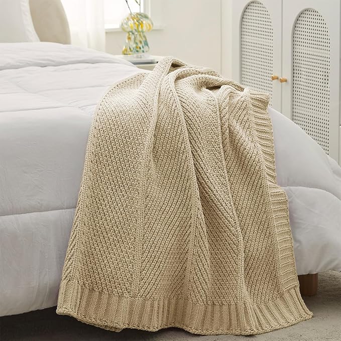 Amélie Home Knit Throw Blanket, Soft Chenille Cozy Breathable Chevron Chunky Decorative Blanket for Couch, Bed & Sofa, French-Inspired Lightweight Warm Gift for Women, Beige, 50"x60"