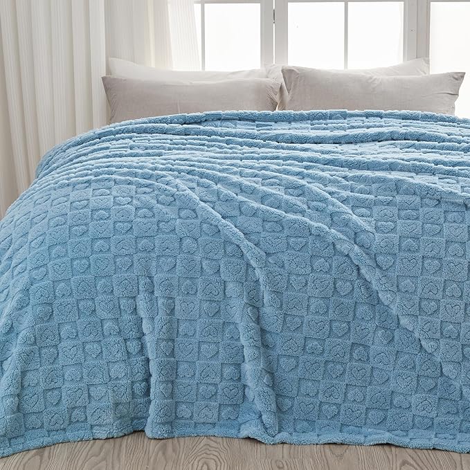 NEWCOSPLAY Super Soft King Blanket Blue Premium Silky Flannel Fleece 3D Heart Checkered Lightweight Bed Blanket All Season Use (Blue Heart, King(90"x110"))