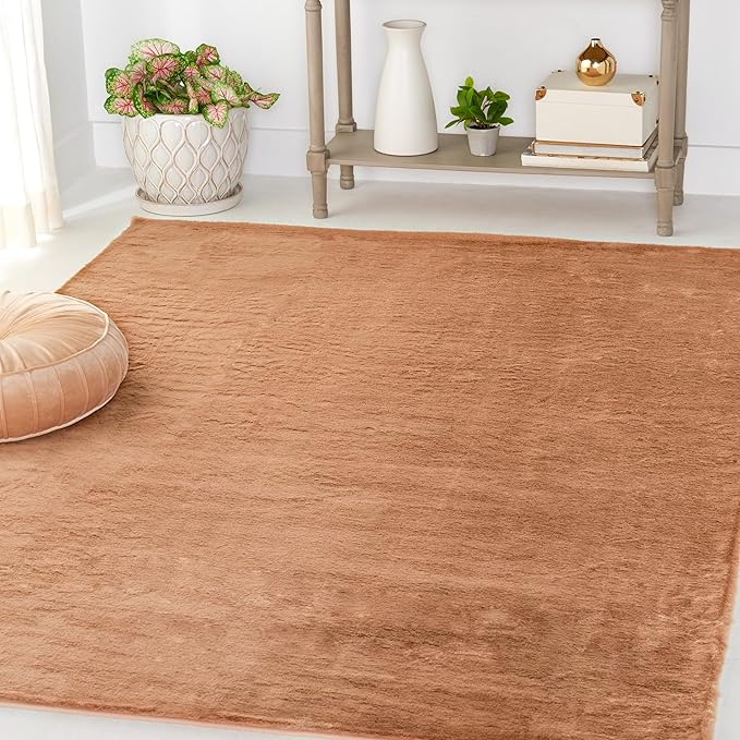 SAFAVIEH Washable Rug Faux Rabbit Fur Shag Collection - 6' x 9', Brown, Slip Resistant & Easy Cleaning, Ideal for Living Room, Bedroom, Kids Playroom, Nursery, Dining Space (FRF976T)