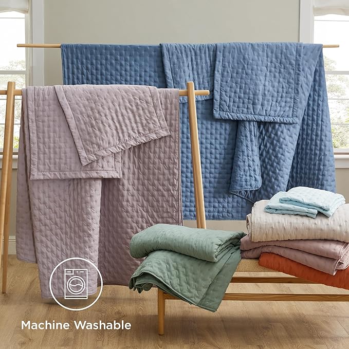 Bedsure King Quilt - Sage Green Bedspread King Size & Lightweight Comforter, Modern & Boho Coverlet with Clover Pattern, Ultra Soft All-Season Bedding, 106 x 96 Inches | Stitch-Free Quilting, Ultra Soft, Lightweight, Machine Washable, Pet-Friendly