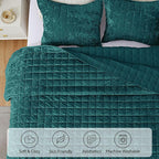 BEDELITE Velvet Quilt Set Queen Size - Luxury Velvet Comforter Bedding Set 3 Pieces, Lightweight Soft Cozy Shiny Emerald Green Oversized Bedspread Coverlet for All Seasons with 2 Pillow Shams