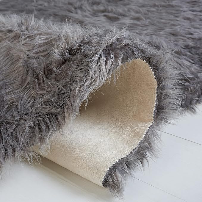 SAFAVIEH Faux Sheep Skin Collection 3' x 5' Grey FSS115D Silken Glam 2.35-inch Thick Area Rug