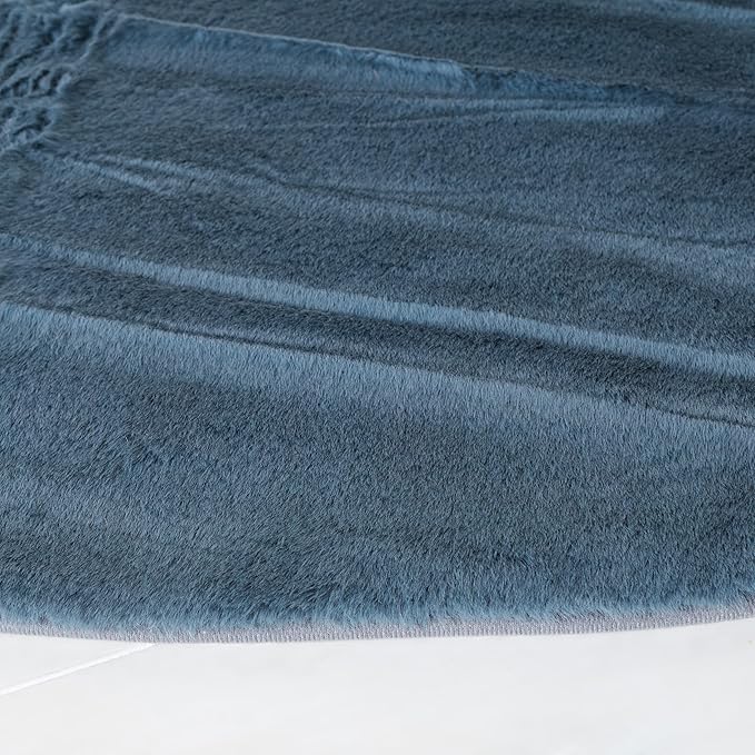 SAFAVIEH Faux Rabbit Fur Collection Accent Rug - 2' x 3', Dark Grey, Solid Design, Machine Washable & Slip Resistant, Ideal for High Traffic Areas in Entryway, Living Room, Foyer, Bedroom (FRF976H)