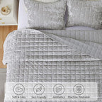BEDELITE Velvet Quilt Set Queen Size - Luxury Velvet Comforter Bedding Set 3 Pieces, Lightweight Soft Cozy Shiny Light Grey Oversized Bedspread Coverlet for All Seasons with 2 Pillow Shams