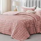 BEDELITE Velvet Quilt Set Queen Size - Luxury Velvet Comforter Bedding Set 3 Pieces, Lightweight Soft Cozy Shiny Dusty Pink Oversized Bedspread Coverlet for All Seasons with 2 Pillow Shams