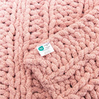 WESHIONGOO Chunky Knit Blanket Throw 40"×60" Knitted Throw Blankets for Couch Bed Fluffy Soft Blanket with Jumbo Chenille Yarn Thick 100% Handmade(Pink, Medium Size Throw)