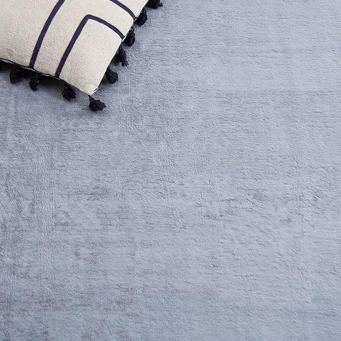 SAFAVIEH Washable Rug Faux Rabbit Fur Shag Collection - 3' x 5', Silver, Slip Resistant & Easy Cleaning, Solid Pattern, Ideal for Living Room, Bedroom, Nursery, Playroom, Boys & Girls Room (FRF100G)