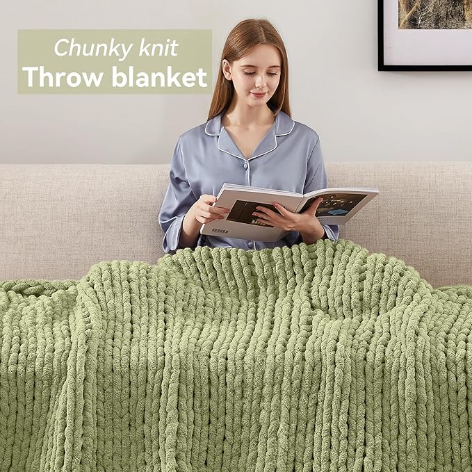 Negwoo Chunky Knit Throw Blanket, 40''*50'' Knitted Throw Chenille Yarn for Bed Couch, Handmade Light Green Crochet Big Thick Blanket, Machine Washable Cute Comfy Blanket for Home Decor