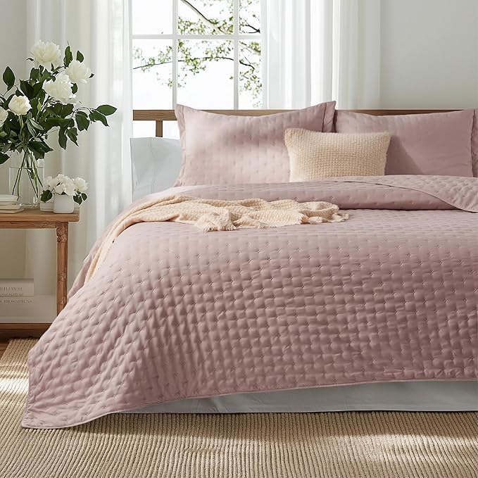 Bedsure Quilts Queen Size - Dusty Rose Bedspread Queen Size & Lightweight Comforter, Country Cottage Coverlet with Clover Pattern, Ultra Soft All-Season Bedding, 90 x 96 Inches | Stitch-Free Quilting, Ultra Soft, Lightweight, Machine Washable, Pet-Frie...