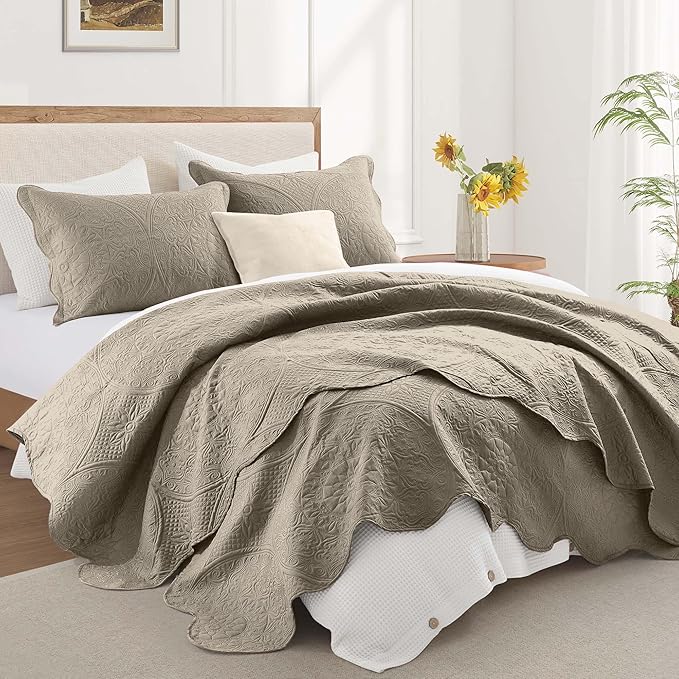 IR Imperial Rooms 8 Pack Quilt King Size Bedding (106" x 96") - Bulk Wholesale for Hotels, Guest Bedroom & Airbnbs - Lightweight Microfiber Reversible Floral Embossed Quilts Bedspreads (Beige)