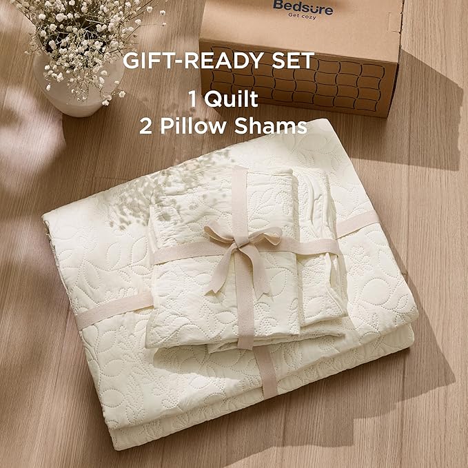 Bedsure Quilt King Size - Ultra Soft Pre-Washed Cloud-Like Bedding, All-Season Lightweight Comforter for Country Bedroom, Leaf Design Coverlet in Cream Yellow, 106 x 96 Inches | Stitch-Free Quilting, Ultra Soft, Lightweight, Machine Washable, Pet-Friendly