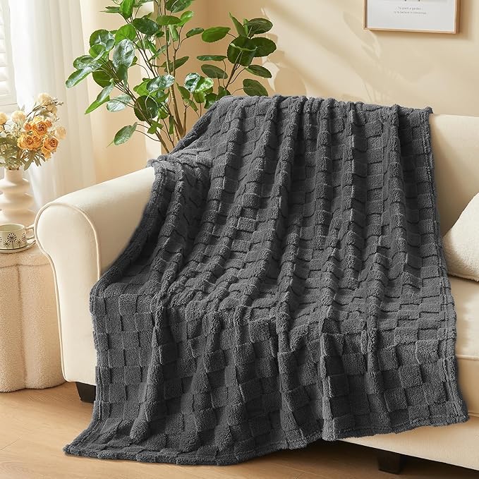 NEWCOSPLAY Super Soft King Blanket Dark Grey Premium Silky Flannel Fleece 3D Checkered Lightweight Bed Blanket All Season Use (Dark Grey Checkered, King(90"x110"))